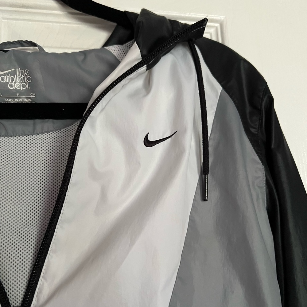 Nike jacket - Picture 2 of 5